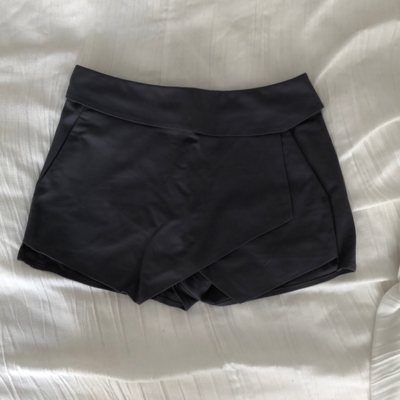 aritzia Talula beeklee skort gray size 4 - Picture 2 of 4